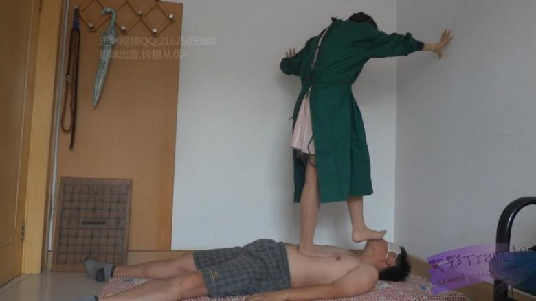 小主人手术服给患者治疗疾病