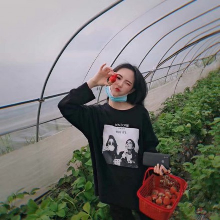 舞蹈演员晓晓的裸足踩水果脚喂食