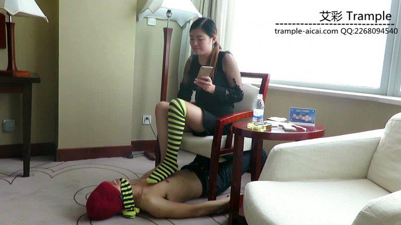 御主全程语言羞辱各种调教玩弄贱狗！