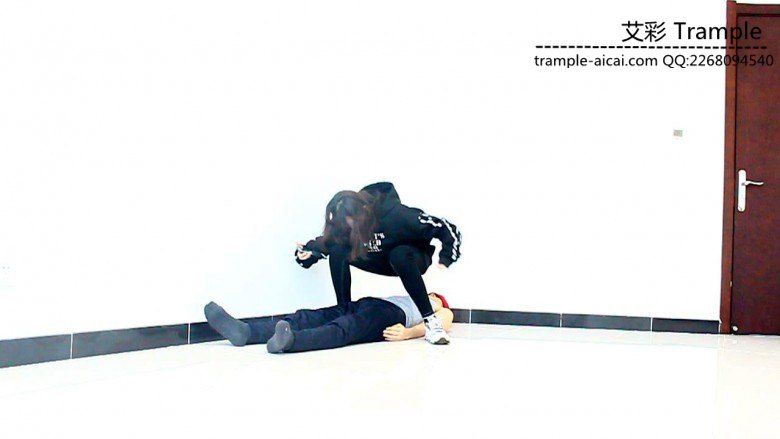 00后天使女主坐脸弄贱狗下体！