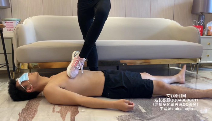 【喵聘】闷了一周的黑袜和一年未刷的阿迪 YC-211019