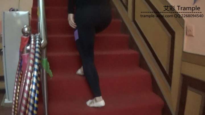 剧情片蒙面女杀手入室杀害卧底警察