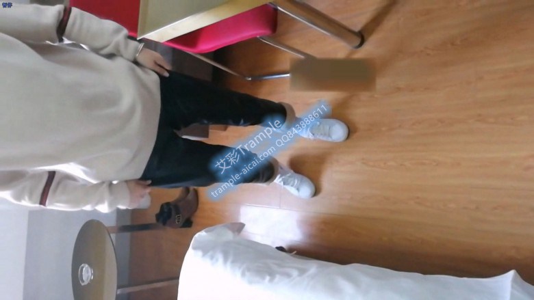 妹子主动约我棉袜黑丝诱惑