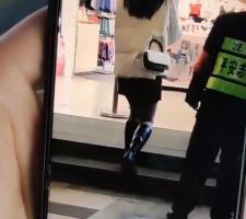 【梵高】舔鞋钻跨闻脚路人小姐姐 bf7670
