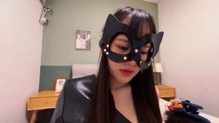 珂玥女神沉浸式训狗-高颜值女S丝袜高跟踩踏调教，闻丝袜脚舔鞋底羞辱 YC-220614-6