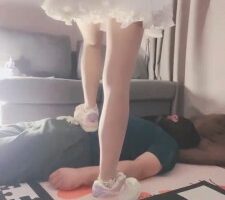 【桃子老师】学生S小白鞋白袜踩踏 bf20005