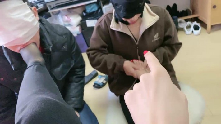 【歌迪丝】情侣奴伺候按摩脚深喉 bf20774