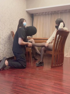 【漠然】姐妹花强迫新员工舔鞋底/鞭打 bf21548