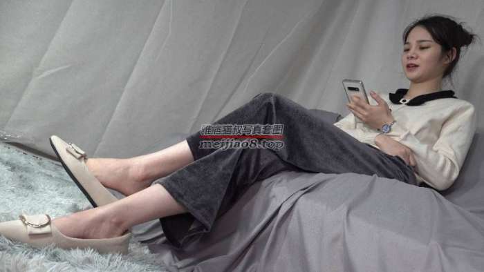 [视频] 南国足艺 慕丝沫沫平底鞋里的原味美脚，挑鞋玩鞋，原味美脚就是迷人