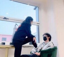 【大连小妮】奶茶店帆布鞋白袜踩帅哥 bf23369