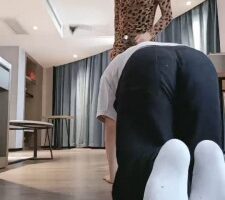 【芊兮殿下】高跟美腿踩狗/喝圣水 bf24723