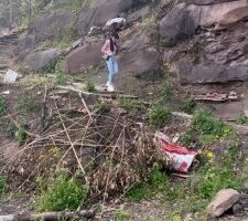 【伊晨】小白鞋女神户外狂虐跟踪狂 bf25943
