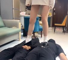 【阿昆】皮鞋白袜全体重踩双狗-转胯骑马耳光-裸足舔 bf28845