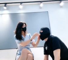【禾未】御姐小白鞋白袜气味羞辱/脚踩喂食 bf29062