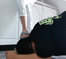 【多多】圈养奴伺候主人吃早餐 bf29388
