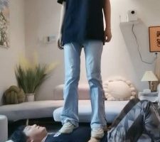 【酒酿丸子】艺校女神运动鞋白袜全体重踩踏 bf30045