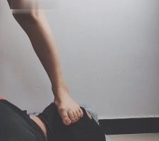 【萌宝儿】小白鞋全体重踩/脚喂食/船袜塞嘴/碾压狗爪 bf30255