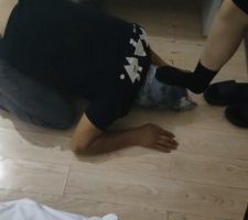 【最抗揍】双素人学生S-运动鞋黑棉袜踢踹闻舔 bf32401