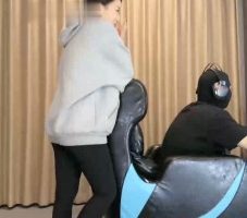 【潘妮女王】网瘾少年得用臭脚治疗 bf33977