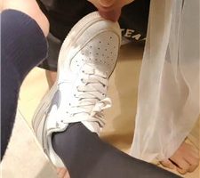 【舒苒】小白鞋丝袜踩踏喂食/伺候沐足 JS231207-8