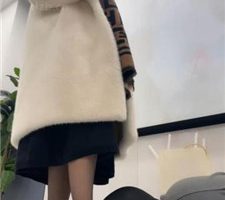 【辣姐】绿帽舔不好脚就挨藤条 JS240202-4