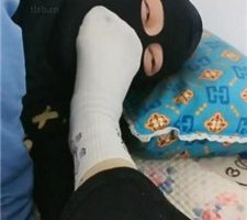 【悦悦大大】吃袜子/闻舔超脏超臭白棉袜 JS240304-11