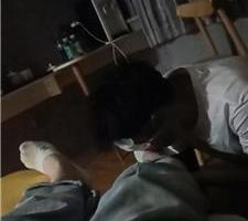 【鑫鑫情侣】绿帽奴跪舔运动鞋船袜裸足 JS240422-4