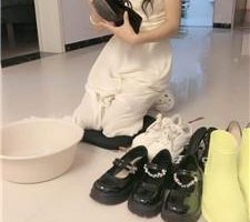【甜野大王】母狗-闺蜜狗下跪清理脏鞋 JS240427-5