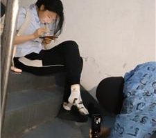【樱樱】职高女素人-楼道玩贱奴【上中合集】 JS240505-3
