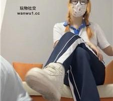 【雯雯】学生服S-转胯狗爬/舔超脏鞋白袜/强制闻鞋 bf44143