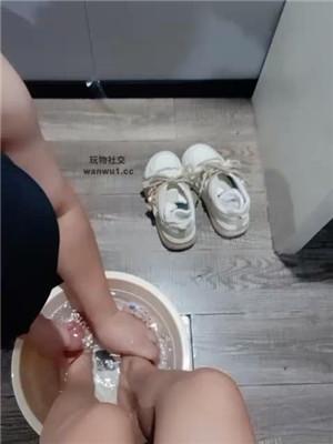 【苏苏不苏】胶带封嘴/伺候主人沐足/加官窒息 JS240903-8