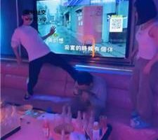 【精神小妹】超多素人学生主-同学聚会变SM现场【下】 bf45589