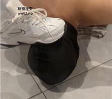 【00后情侣】坐脸窒息/白袜踩踏/吃烟灰/转胯狗爬【完整版】JS241017-5