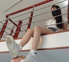【素人S】新人泡芙妹妹超美视角舔鞋底 YC-241013