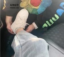 【萱萱】车内白袜恋足舔 JS241025-6