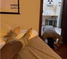 【凉子】漂亮姐姐玉足踩踏喂食/圣水淋浴 bf46836