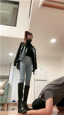 【多多】皮衣女神S-转胯骑马/长靴踩/夹子虐乳/白袜脚窒息深喉 bf47484