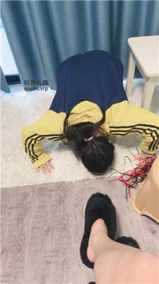 【小凤梨】闺蜜化身家务奴 JS241202-53