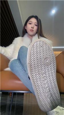 【麋鹿银儿】女巨人强制缩小碾/白鞋白袜裸足 bf47903