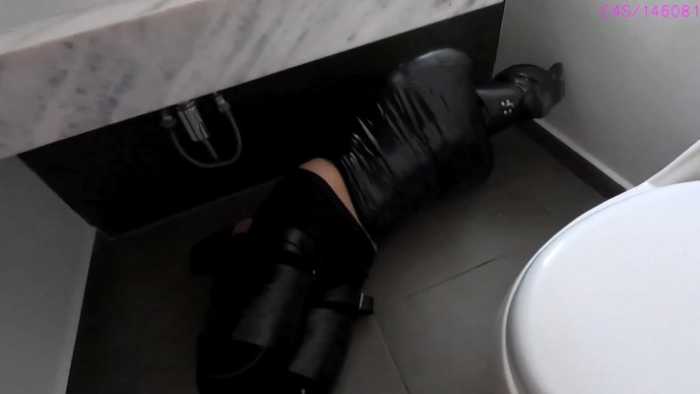被Alexa女神绑起来用臭鞋封鼻!先闻臭鞋再舔臭汗脚!品尝脚臭味吧  bf18871