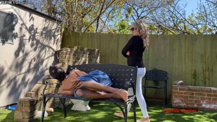 踩你脸上做蹲跳起！被残忍的Courtney女神平底鞋臭汗脚狂跺  bf23546