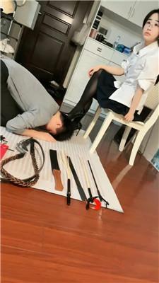 【福建龟哥】刑具超重度虐打/黑丝高跟踩 JS241215-24