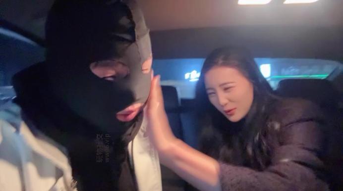 【素人挖掘机】路边开发-长靴白袜女神车内调 JS250104-19