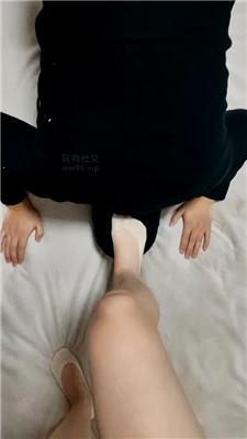 【小羊咩咩】船袜美足踢踹虐家奴 JS250106-42