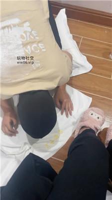 【小凤梨】磕头求主人给我舔玉足 JS250109-16
