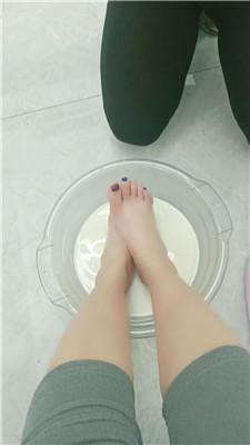 【卡罗琳】狗嘴伺候沐足洗脚奶 JS250121-23
