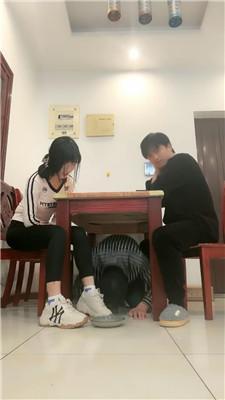 【思迁情侣】桌底视角-伺候情侣主 bf50271