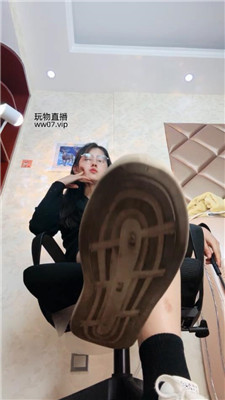 【啊晴】暴汗过后的黑棉袜调教    250224-1