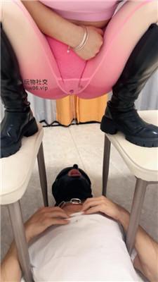【南月女神】长靴白袜玉足狂舔/头压马桶 bf51039
