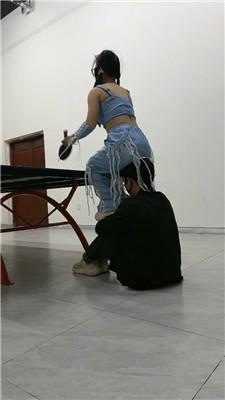【薇薇】户外脏小白鞋踩人体家具 JS250305-24